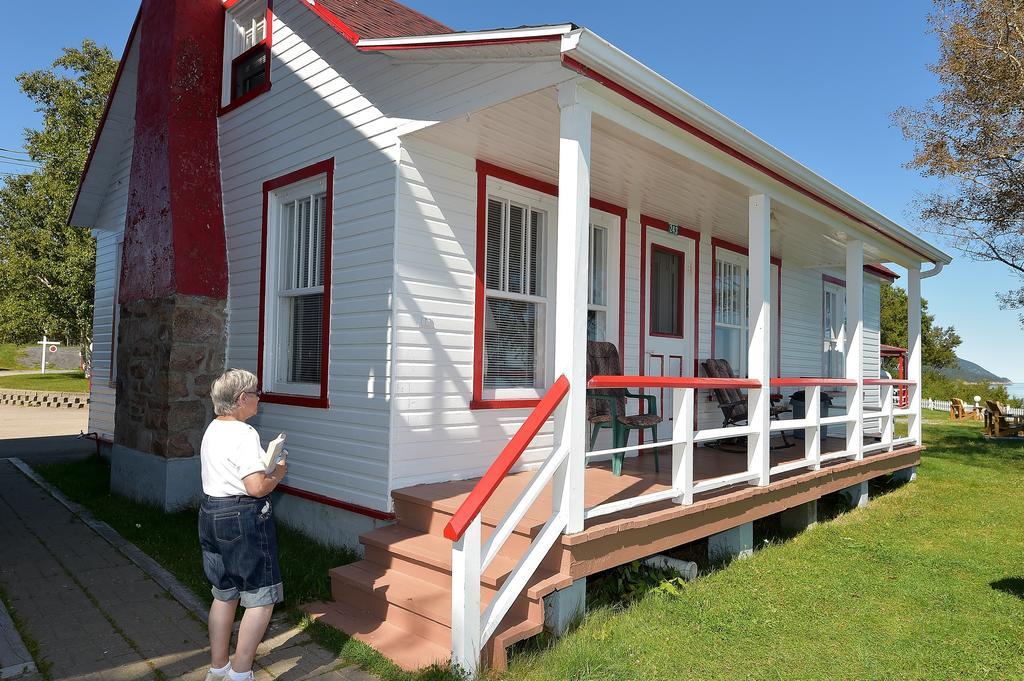 Motel Et Chalets Bo-Fleuve Evangeline Saint-Siméon Exterior foto