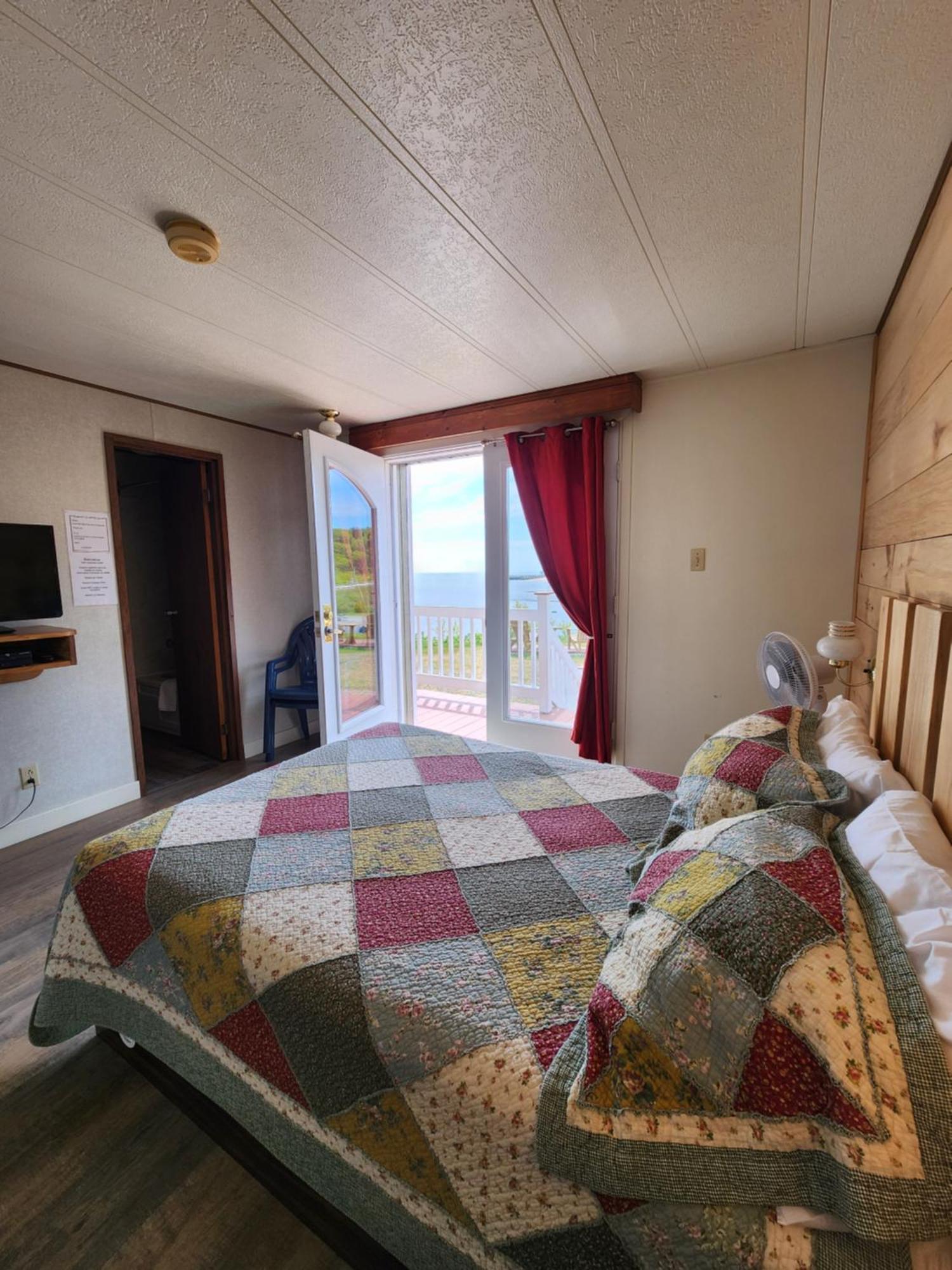 Motel Et Chalets Bo-Fleuve Evangeline Saint-Siméon Exterior foto