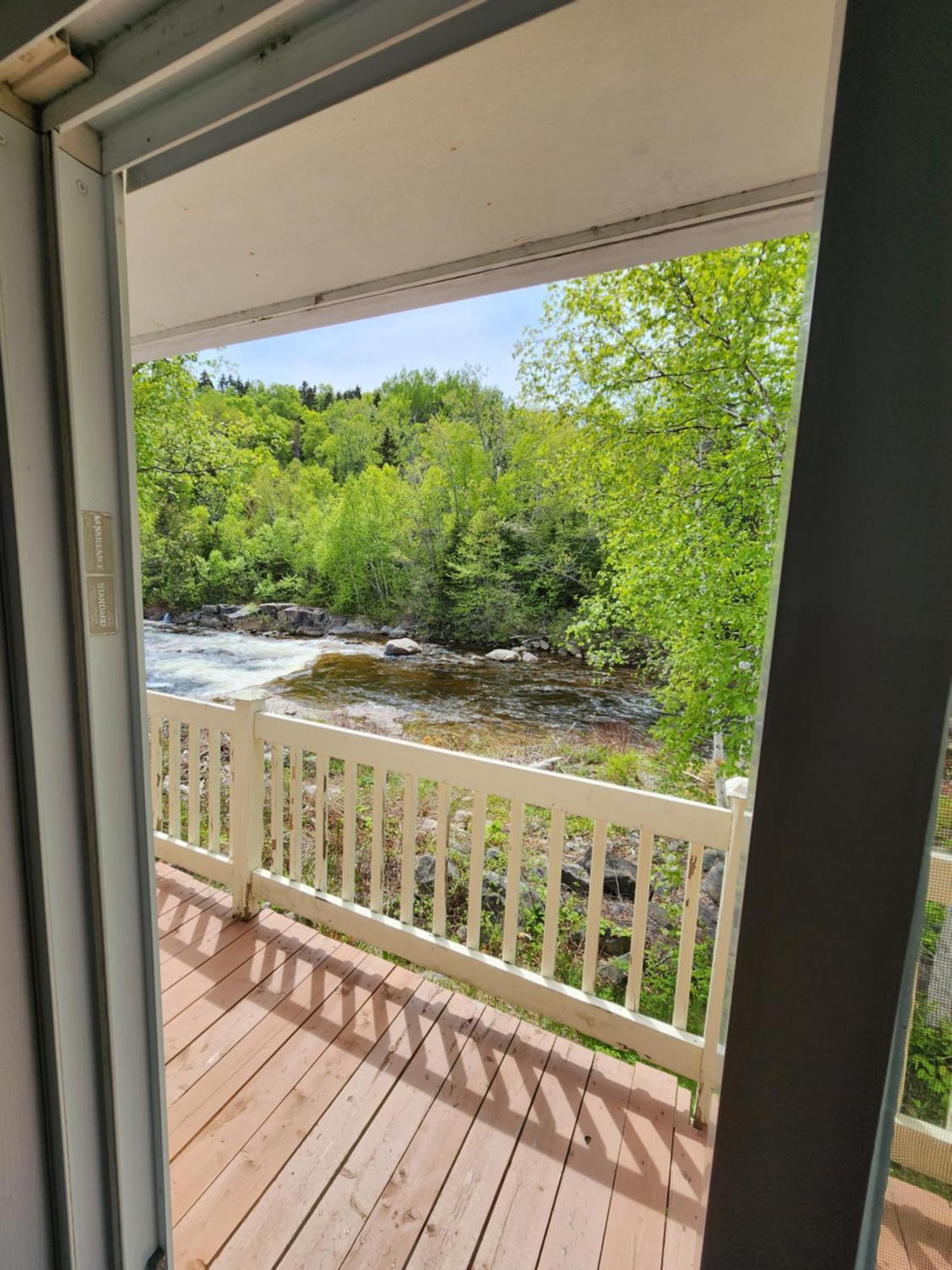 Motel Et Chalets Bo-Fleuve Evangeline Saint-Siméon Exterior foto