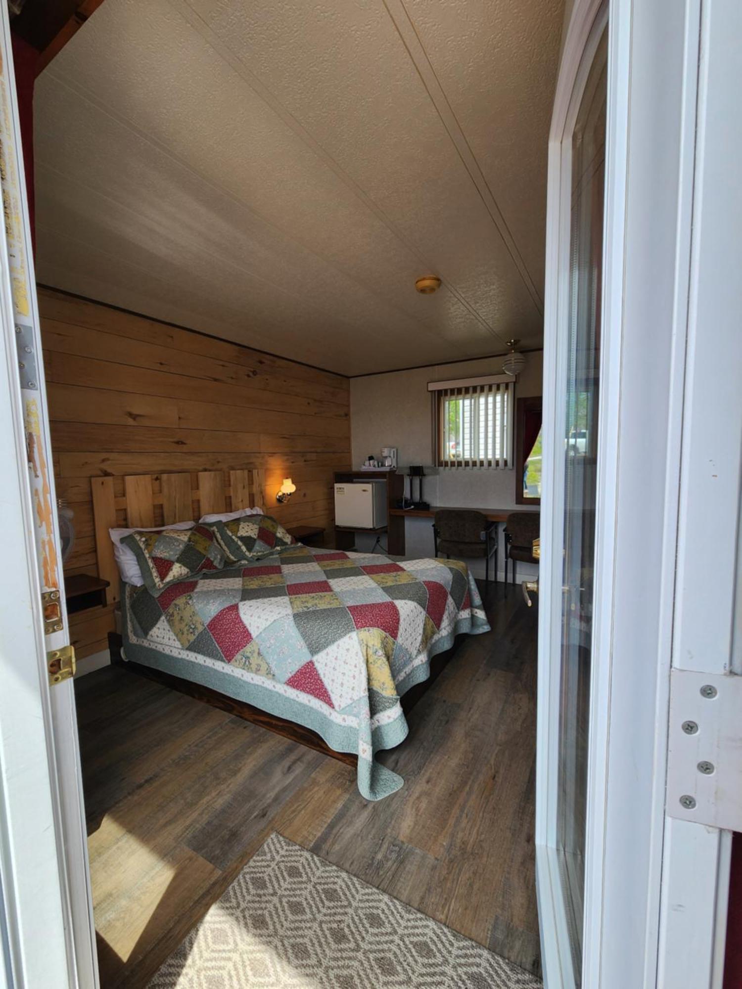 Motel Et Chalets Bo-Fleuve Evangeline Saint-Siméon Exterior foto