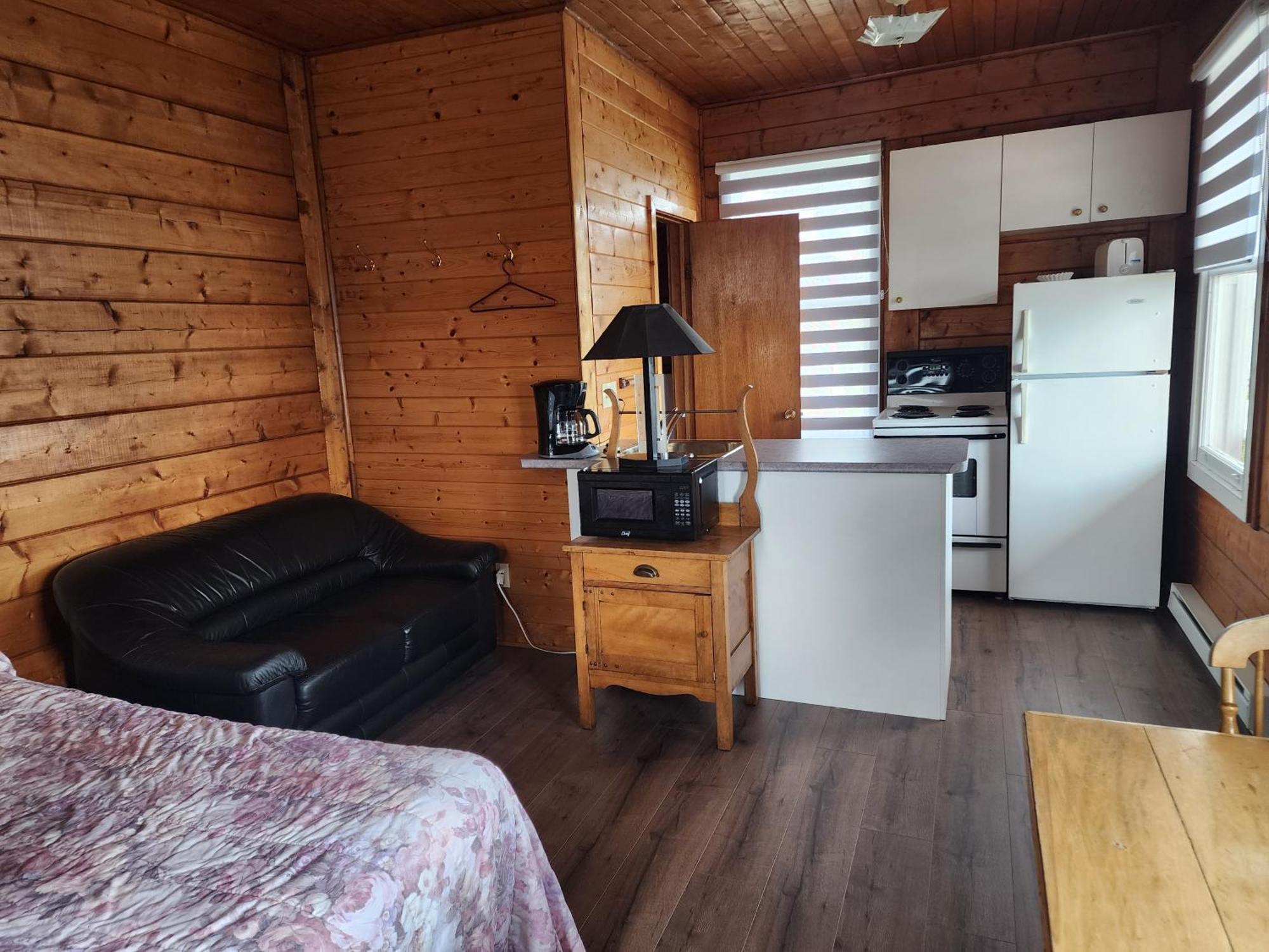 Motel Et Chalets Bo-Fleuve Evangeline Saint-Siméon Exterior foto