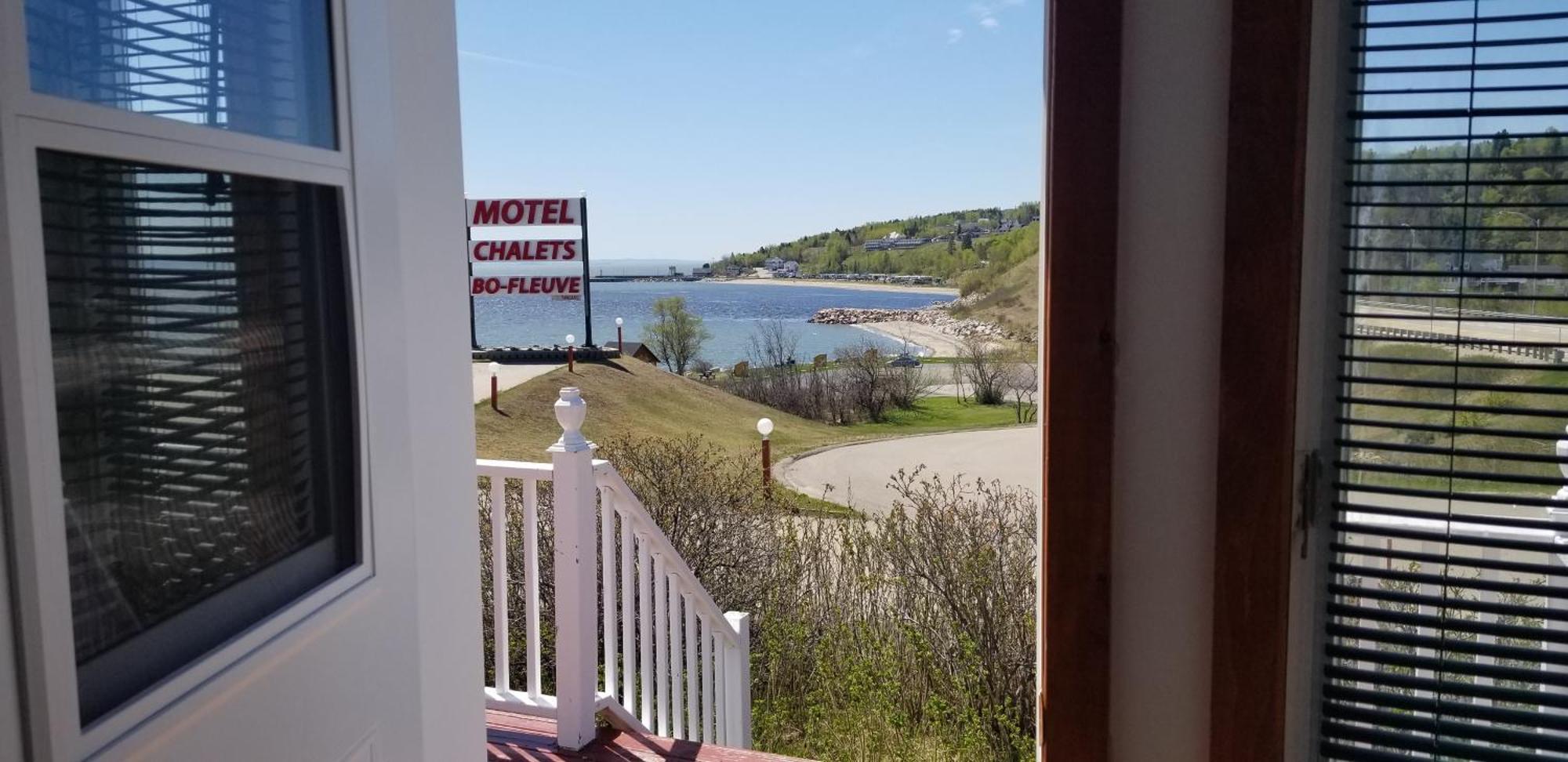 Motel Et Chalets Bo-Fleuve Evangeline Saint-Siméon Exterior foto